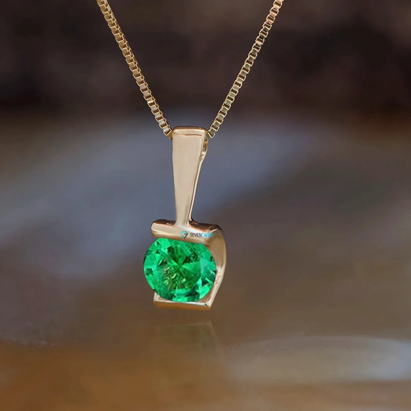 0.50 ct emerald pendant necklace gold