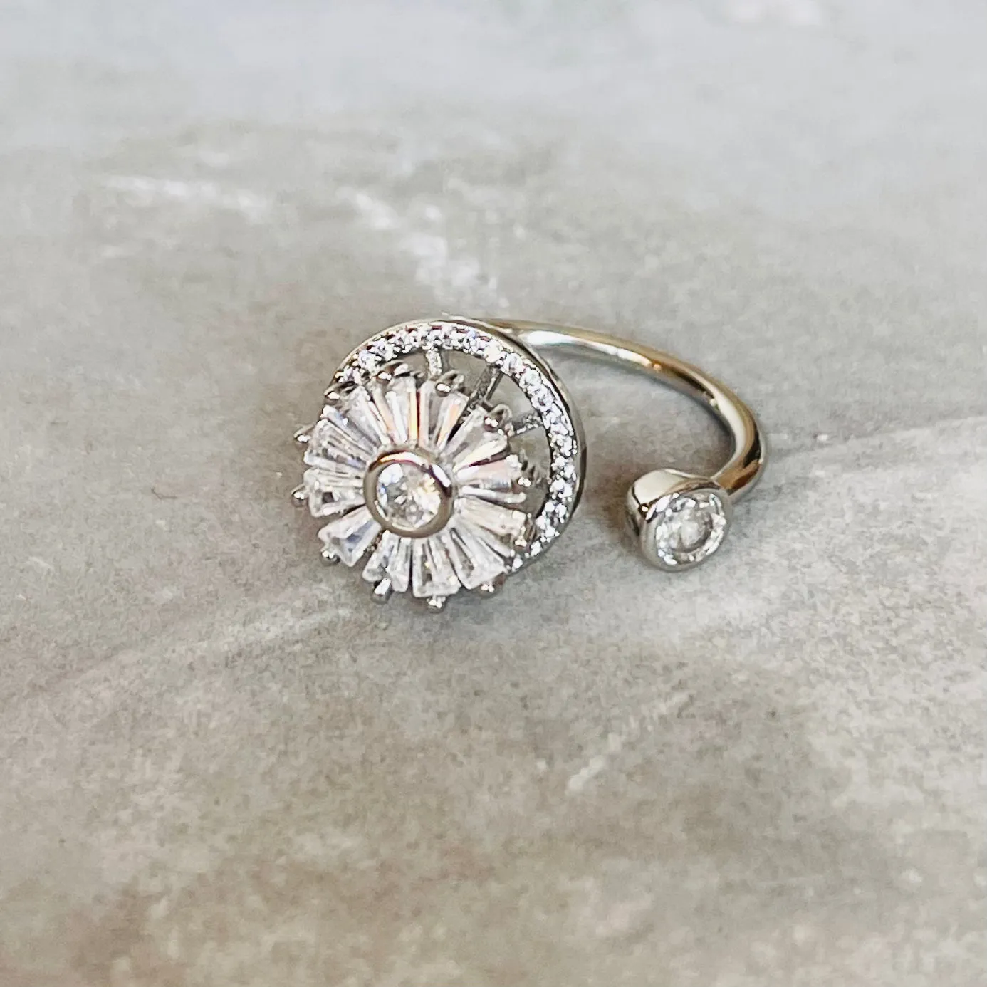 Flower Spinner Ring - Adjustable Floral Jewelry for Women
