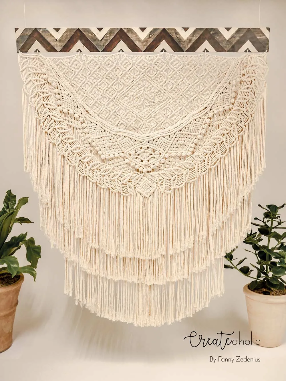 Macramé wallhanging, "Mountain Vines"