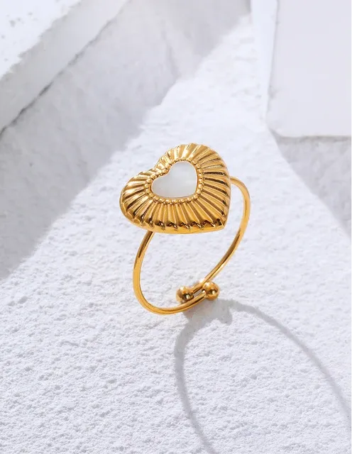 Vintage Gold-Plated Heart with Natural White Shell Ring