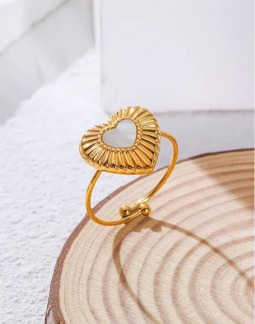 Vintage Gold-Plated Heart with Natural White Shell Ring